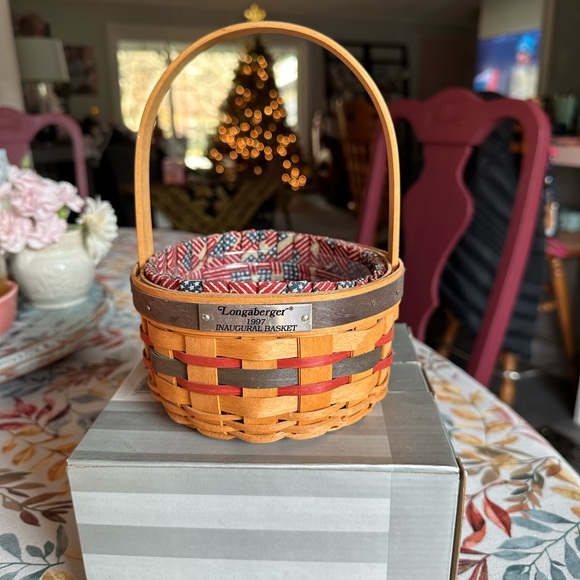 1997 Longaberger Inaugural basket with flag liner - Picture 1 of 3